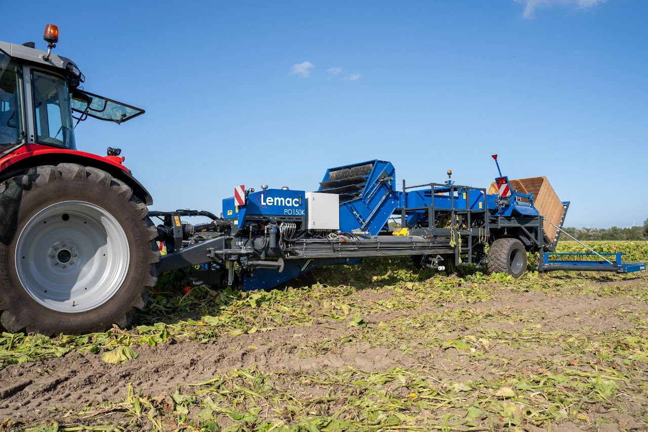 Machine van Lemac op het land